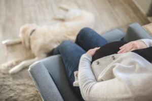 妊娠中の口臭はなぜ起こる？対策と解消法は？